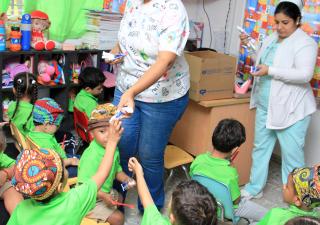 “Escuadrón de dientes brillantes” en el CAIPI del Ministerio de Salud