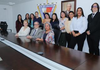 Fundación “Ricardo Galindo Quelquejeu” y APEDE entregan becas de maestrías y post grado en administración de negocios