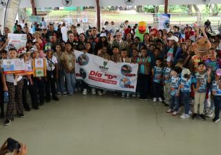 Minsa realiza feria caminata con los niños caza mosquito para promover la lucha contra el dengue