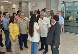 Presidente Mulino recorre el nuevo Hospital Dr. Manuel Amador Guerrero acompañado por el viceministro de Salud