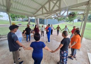 Adultos mayores de El Chorrillo fortalecen su bienestar emocional con un taller de autocuidado