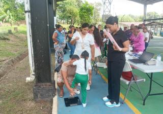 Minsa atiende a población infantil en el sector del lago Gatún