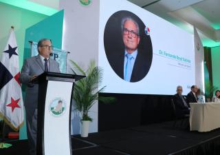 Ministro de Salud inaugura Congreso Nacional de Pediatría y reafirma compromiso con la salud infantil