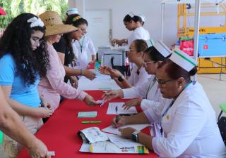 Minsa despliega jornada de vacunación y promueve la prevención durante la Gran Feria Familiar en el Parque Omar