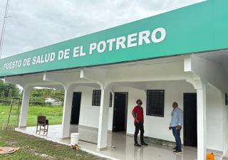 Inspeccionan avances en mejoras de los puestos de salud de El Potrero y La Laguna en Calobre