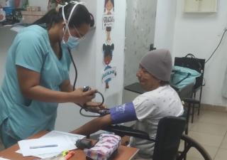 Minsa en Coclé realiza gira médica en playa El Salado, Aguadulce