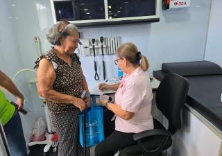 Jornada de exámenes de audición y visión beneficia a residentes de Veracruz  