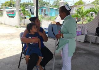 Equipo de Enfermería de Panamá Este fortalece la cobertura de vacunación en barriada Balbina y Tanara 