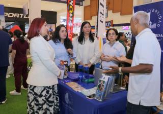 Minsa realiza feria de la salud en el Dorado y beneficia a más de 600 personas