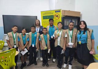 Estudiantes de la Escuela Simón Bolívar se convierten en “Caza Mosquitos” para fortalecer la prevención del dengue  