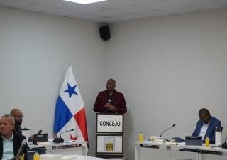 Concejo Municipal de San Miguelito otorga cortesía de sala al director regional de Salud 
