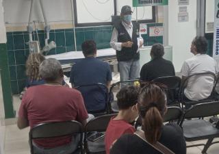 Centro de Salud de Pueblo Nuevo orienta a la población sobre la prevención del dengue y la influenza