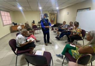 Centro de Salud de Pueblo Nuevo fortalece la participación de los adultos mayores a través de reunión comunitaria